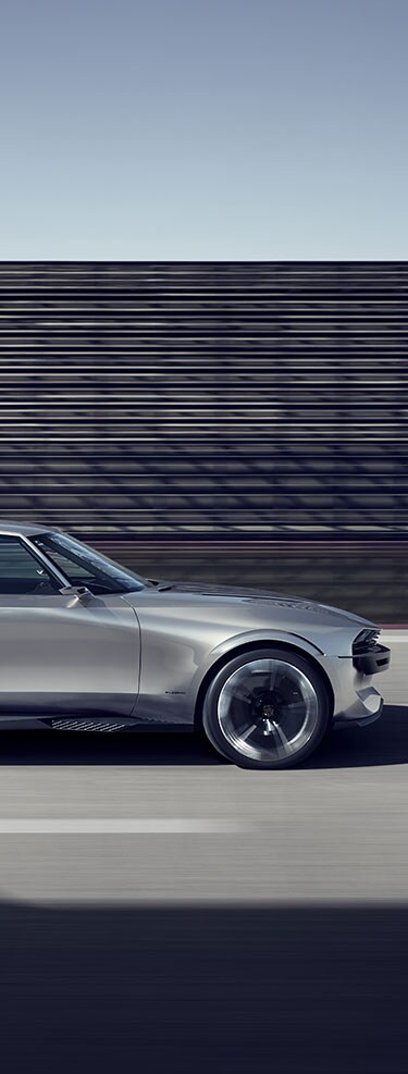 PEUGEOT e-Legend de profil